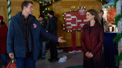Behind the Scenes of Hallmark’s ‘Holiday Touchdown: A Bears Love Story’
